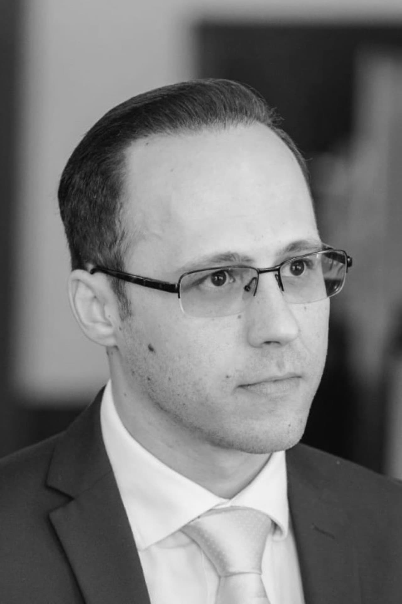 Detail Foto vom Kopf von Riccardo Permesser, dem operativen Leiter Österreichs der URBANAUTS Hospitality GmbH